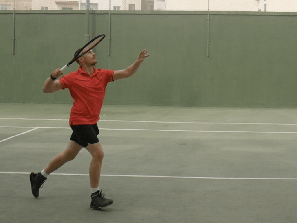 How to demo a tennis racquet