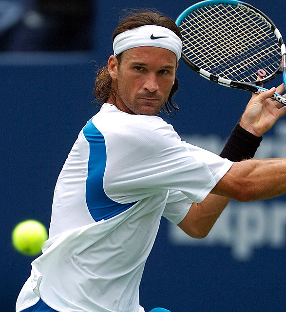 Carlos Moya s tennis racquet Tennisnerd