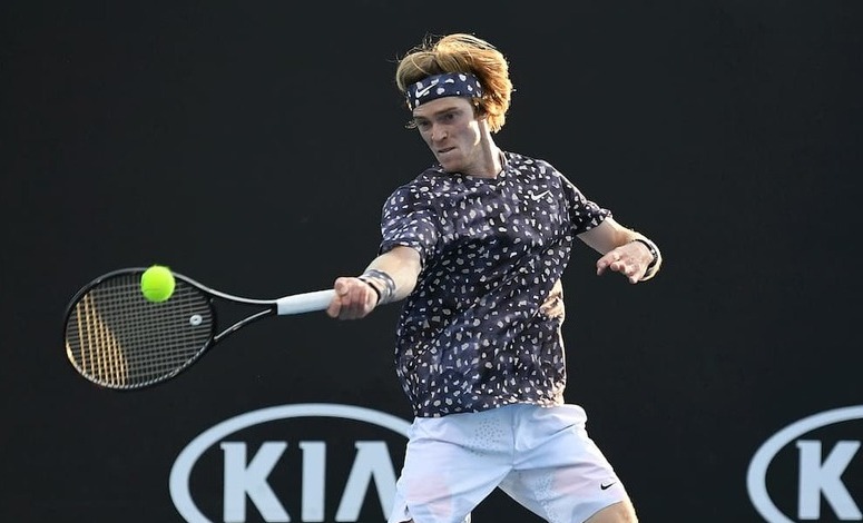 andrey rublev head racquet