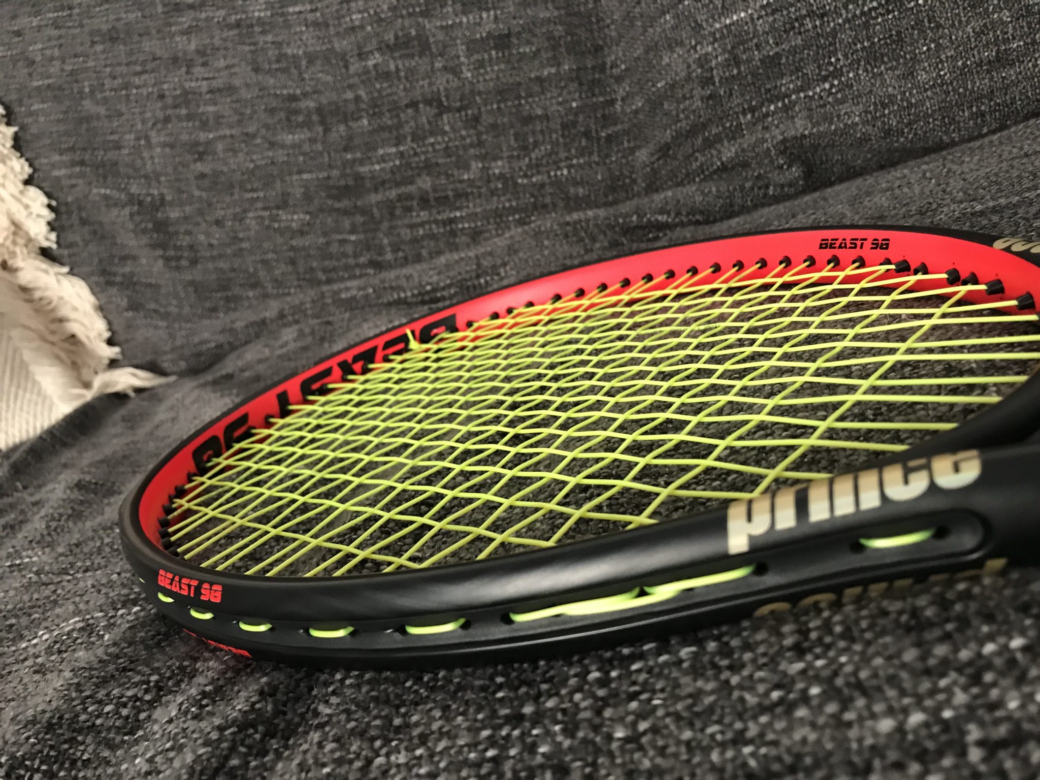 Typisch Wiskundige Sanders Prince Beast 98 Racquet Review - Tennisnerd Racquet Reviews