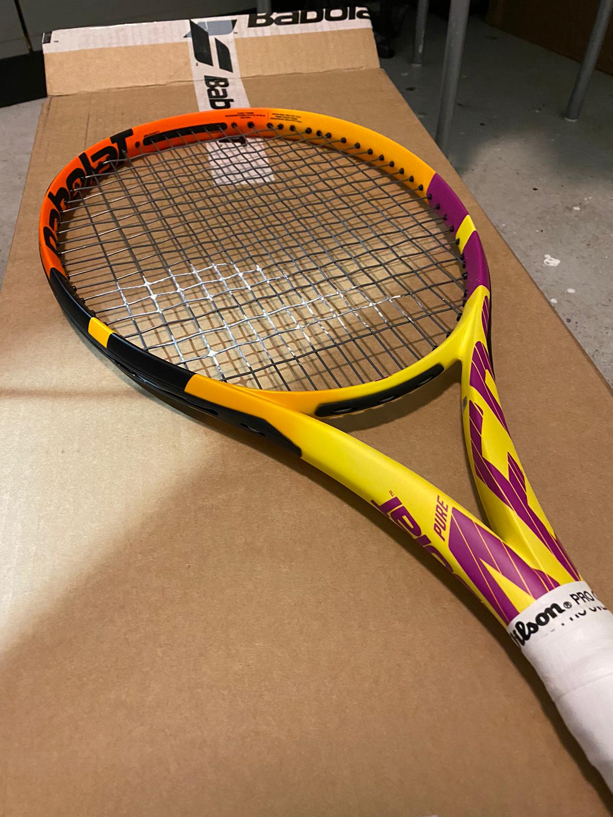 paint for coloring a tennis racquet frame